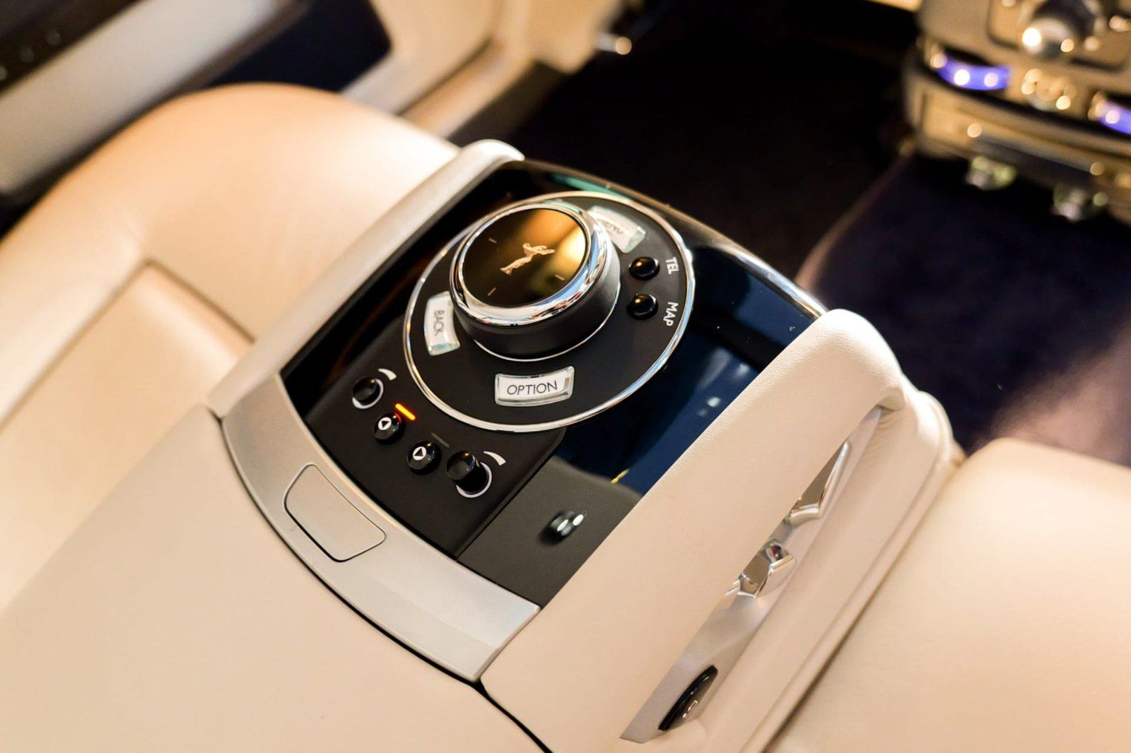 Rolls-Royce Ghost centre console controls and rotary dial